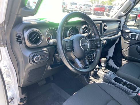Used 2022 Jeep Gladiator Overland AWD/4WD image 25