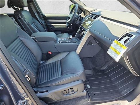Used 2025 Land Rover Discovery Dynamic SE AWD/4WD image 10