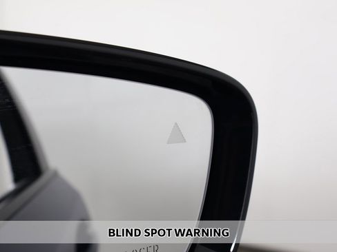 Used 2022 BMW M550i xDrive w/ Premium Package image 8