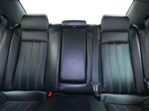 Used 2016 Chrysler 300 S image 18