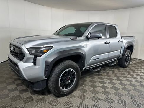 Used 2025 Toyota Tacoma TRD Off-Road image 7