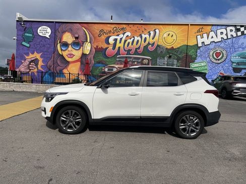 Used 2022 Kia Seltos S FWD image 2