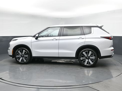 New 2026 Mitsubishi Outlander SE image 4
