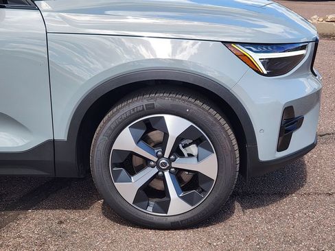 New 2026 Volvo XC40 B5 Plus w/ Protection Package Premier AWD/4WD image 29