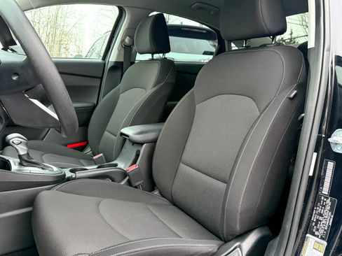 Certified 2023 Kia Forte LXS image 11