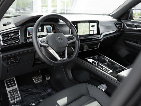 Used 2024 Volkswagen Atlas Cross Sport SEL R-Line AWD/4WD image 10