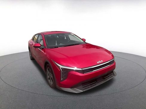 Used 2025 Kia K4 FWD image 3