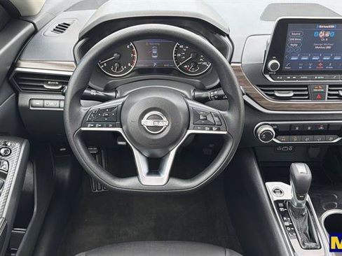 Used 2024 Nissan Altima 2.5 SV FWD image 16
