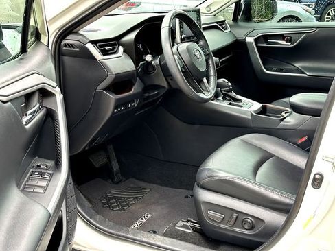 Used 2019 Toyota RAV4 Limited w/ Cold Weather Package FWD image 10