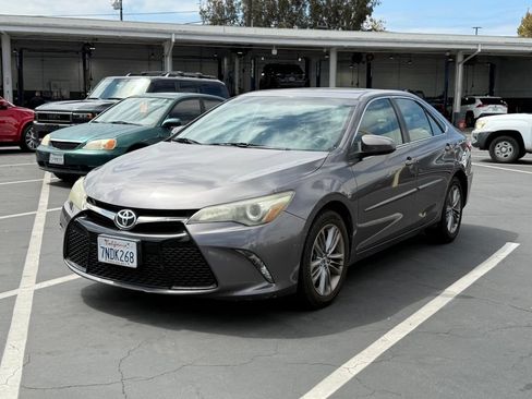 Used 2015 Toyota Camry SE FWD image 2