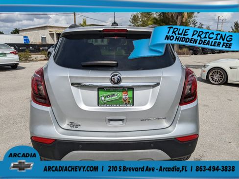 Used 2021 Buick Encore Preferred w/ Safety Package II FWD image 4