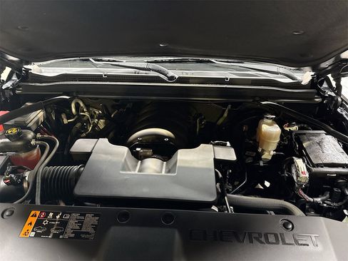 Used 2019 Chevrolet Suburban LS w/ All-Season Package image 31