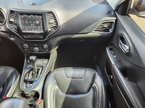 Used 2019 Jeep Cherokee Limited image 17