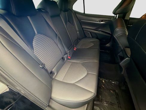 Used 2020 Toyota Camry SE FWD image 14
