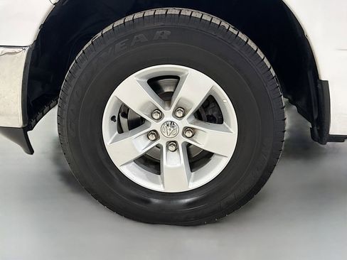 Used 2019 RAM 1500 Classic SLT image 34