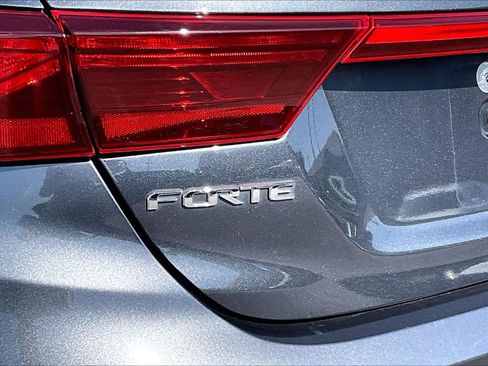 Used 2019 Kia Forte LXS FWD image 10