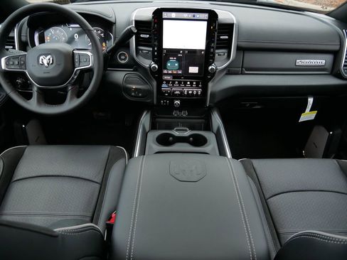 New 2026 RAM 2500 Laramie AWD/4WD image 19