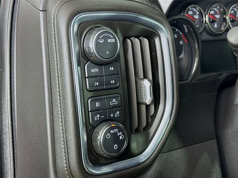 Used 2021 Chevrolet Silverado 1500 LT Trail Boss w/ Convenience Package II AWD/4WD image 12