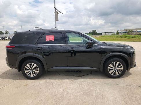 Certified 2025 Nissan Pathfinder SL AWD/4WD image 4