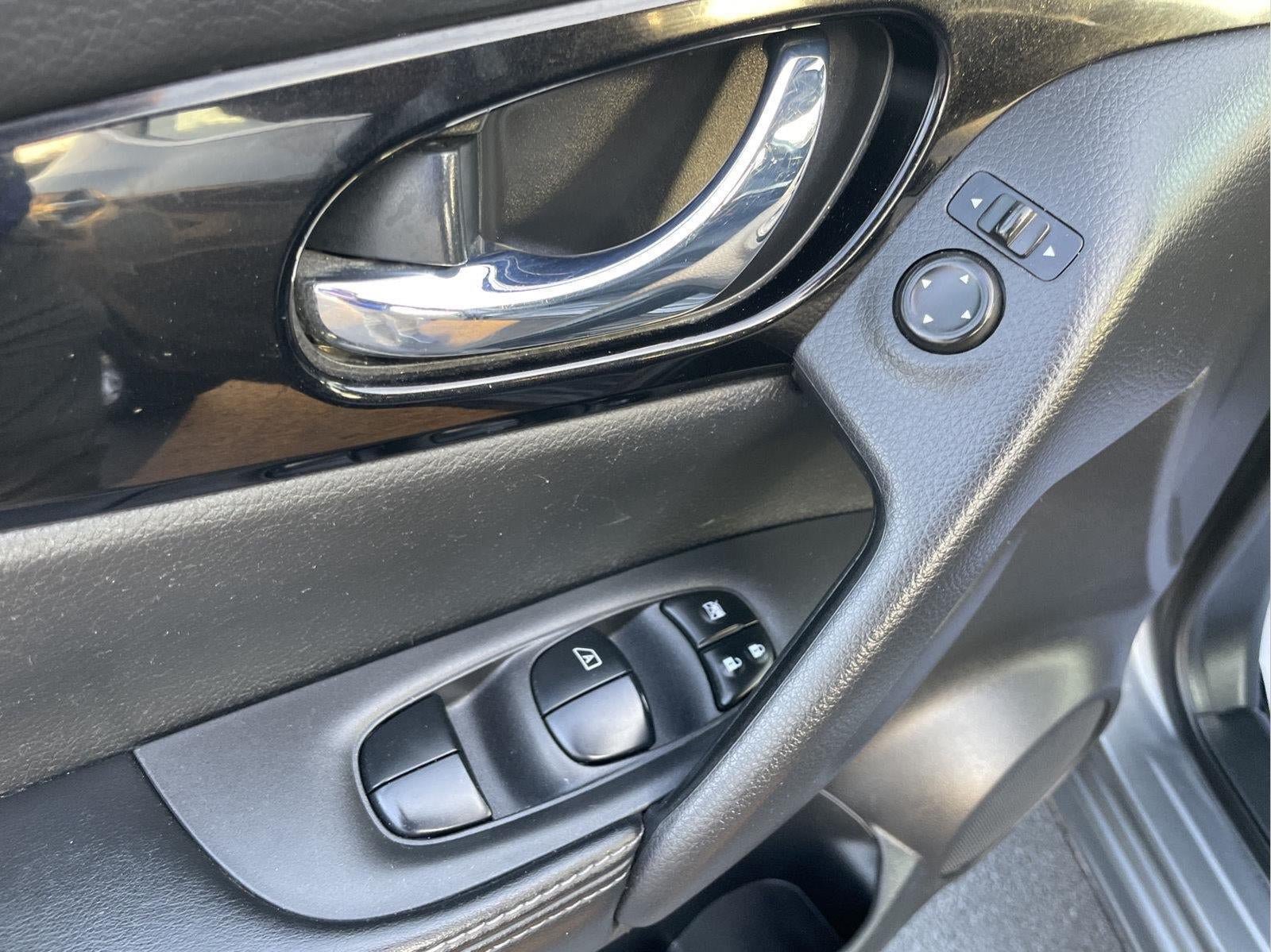 Used 2019 Nissan Rogue Sport SV AWD/4WD image 17