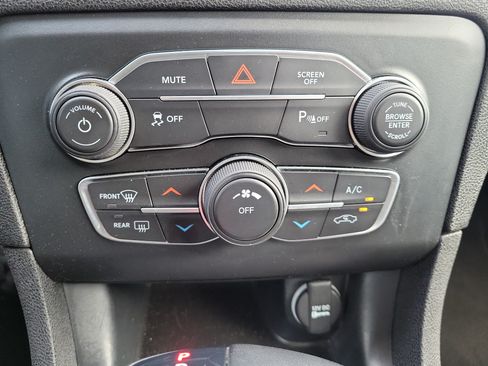 Used 2023 Dodge Charger SXT RWD image 28