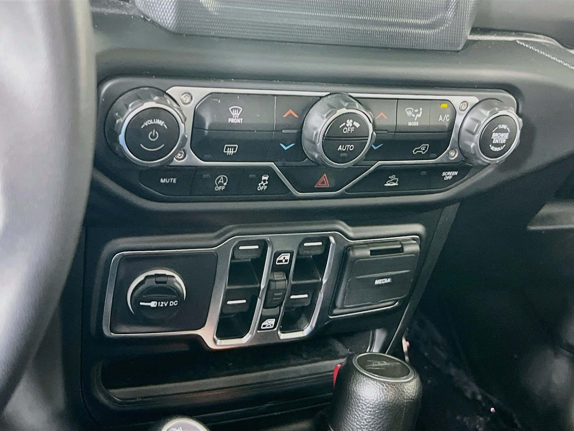 Used 2023 Jeep Gladiator Sport AWD/4WD image 15