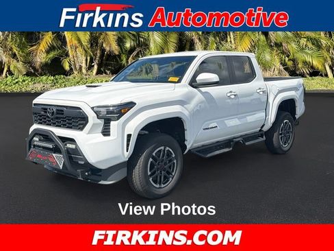 Used 2025 Toyota Tacoma TRD Sport AWD/4WD image 1
