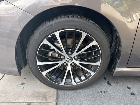Used 2020 Toyota Camry SE image 9