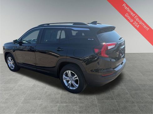 Used 2024 GMC Terrain SLE w/ Driver Convenience Package FWD image 4