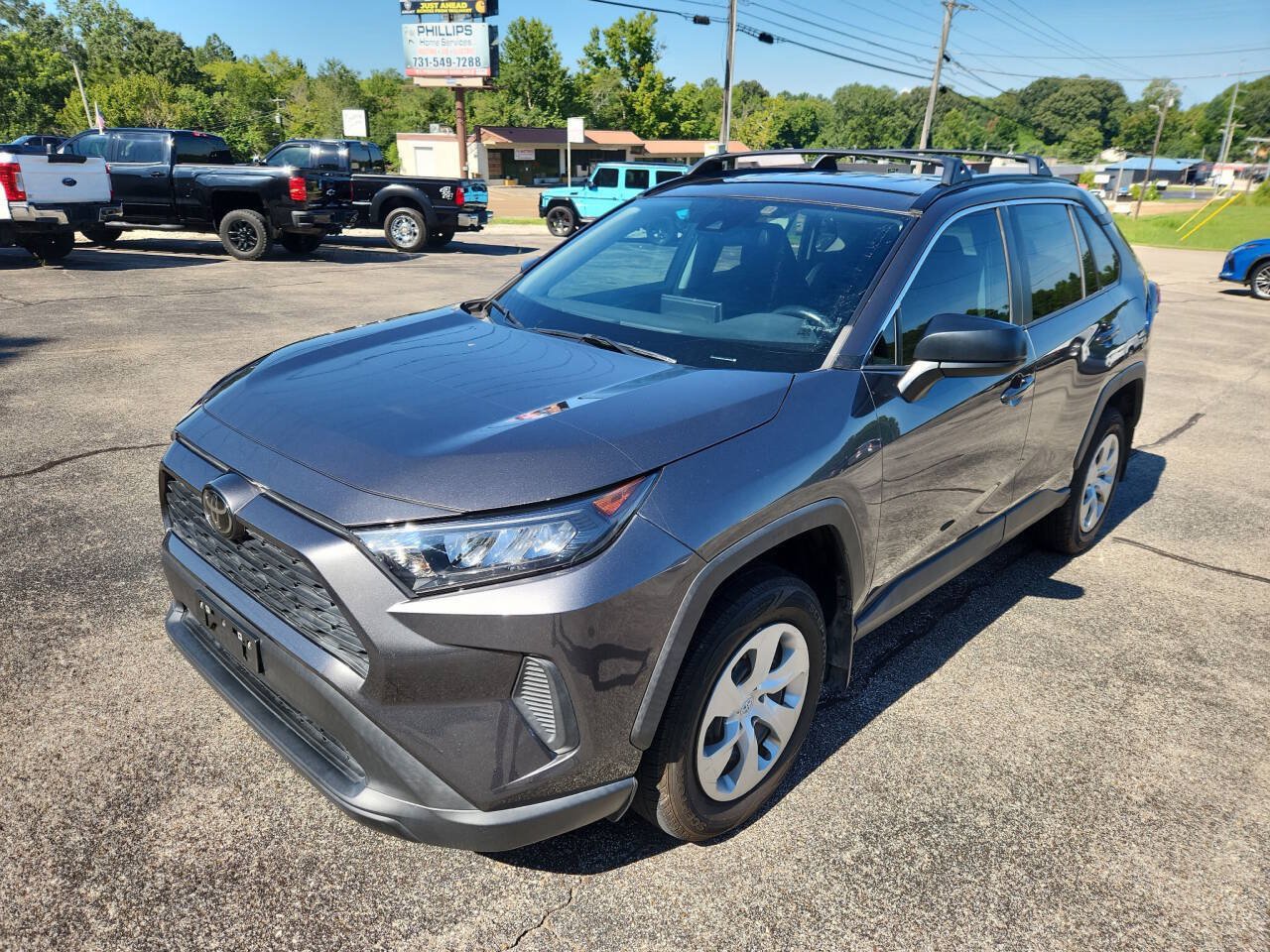 Used 2020 Toyota RAV4 LE FWD image 4