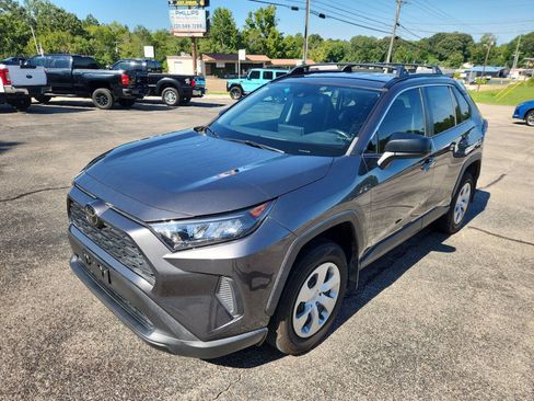 Used 2020 Toyota RAV4 LE FWD image 4