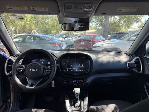 Used 2025 Kia Soul LX w/ LX Technology Package FWD image 30