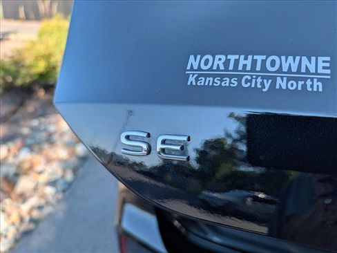 Used 2025 Volkswagen Tiguan SE AWD/4WD image 20