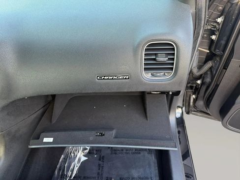 Used 2019 Dodge Charger SXT AWD/4WD image 47