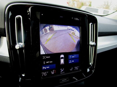 Used 2020 Volvo XC40 T5 Momentum w/ Protection Package Premier image 4