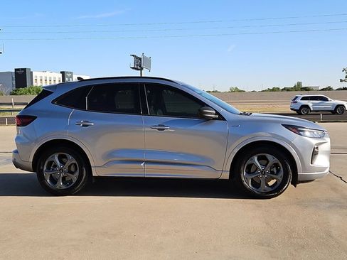 Used 2023 Ford Escape ST-Line w/ Tech Pack #1 FWD image 4
