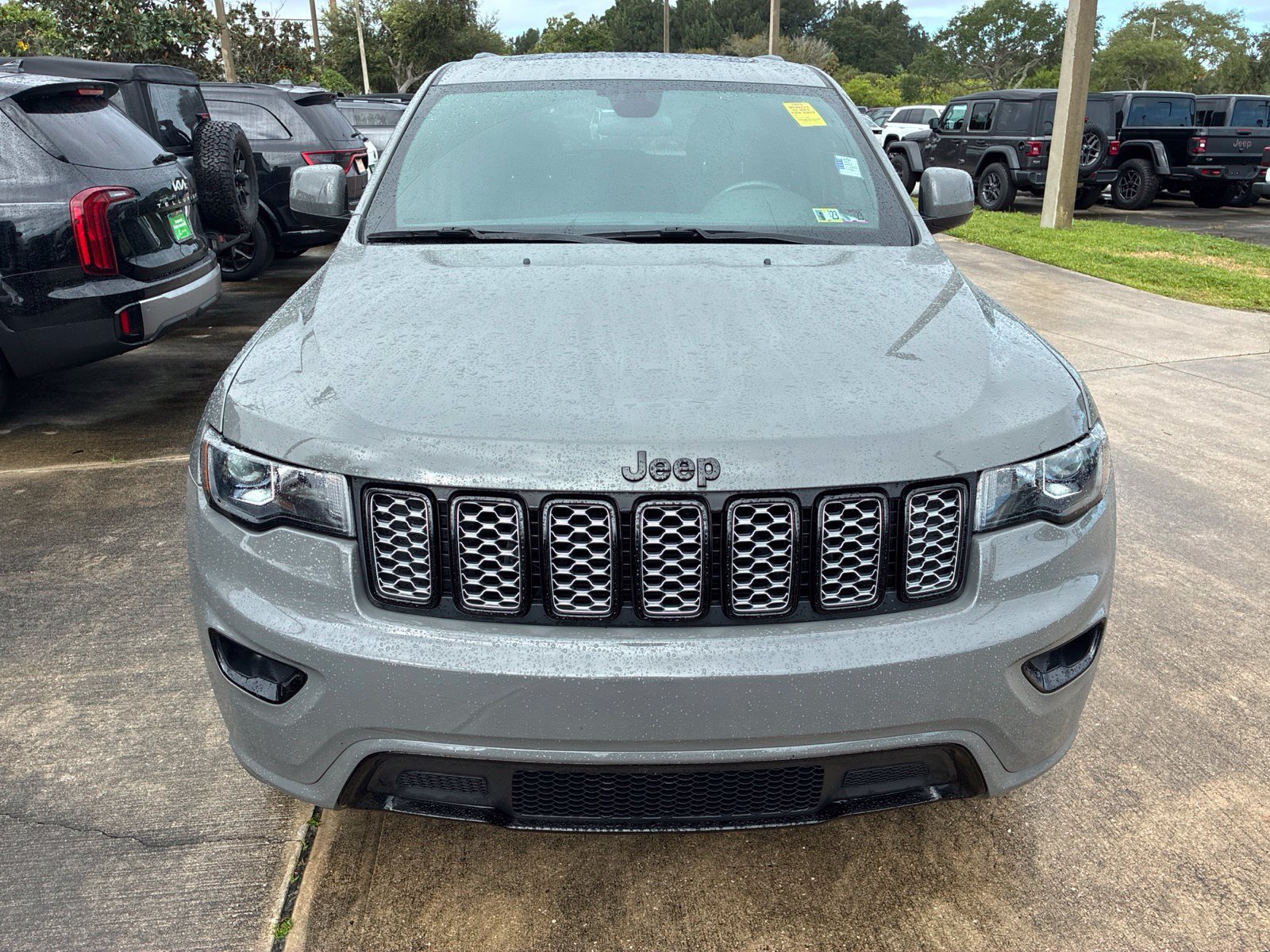 Used 2021 Jeep Grand Cherokee Laredo X AWD/4WD image 7