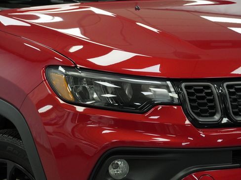 Used 2025 Jeep Compass Latitude w/ Altitude Special Edition image 6