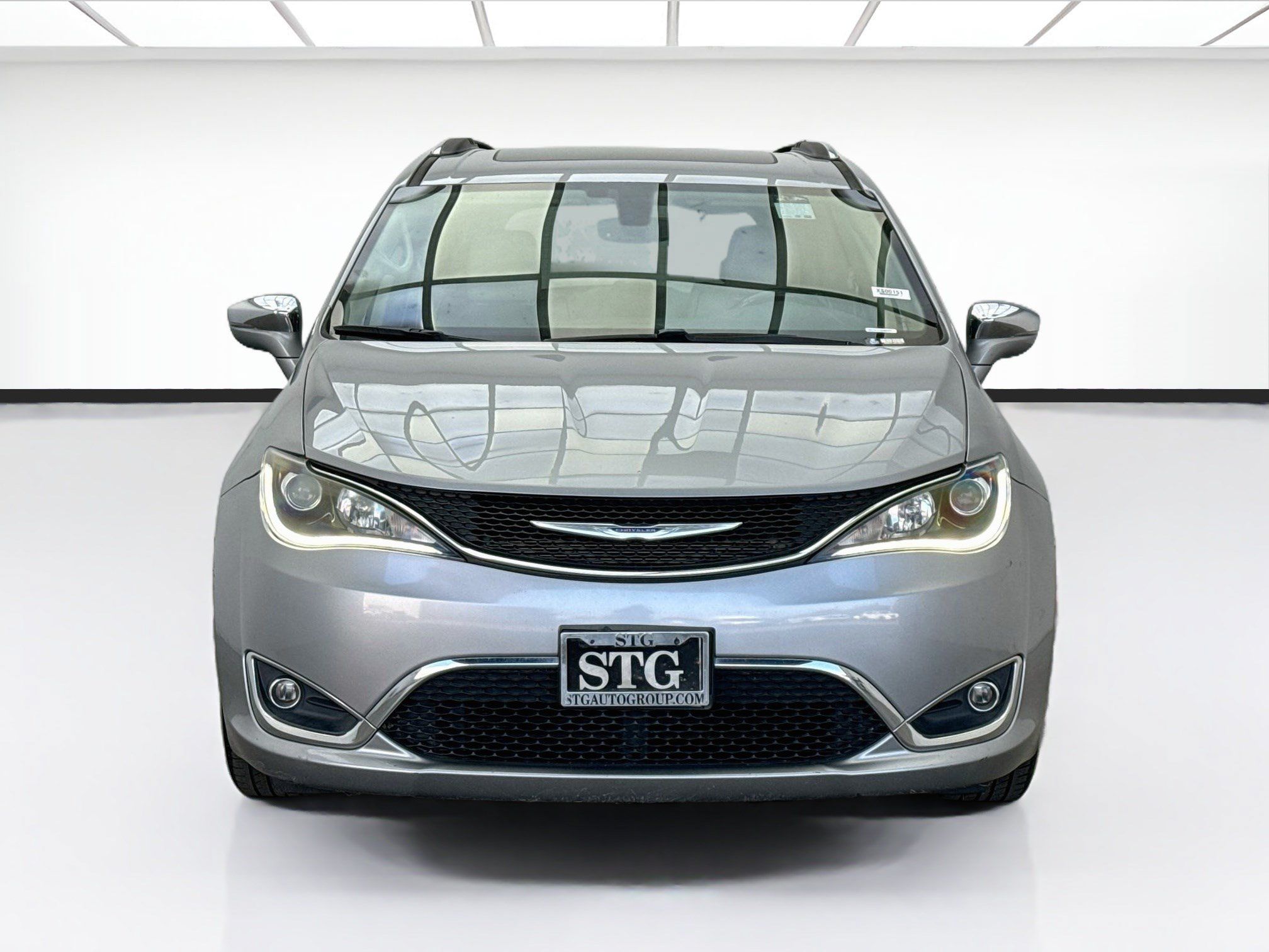 Used 2020 Chrysler Pacifica Limited FWD image 2