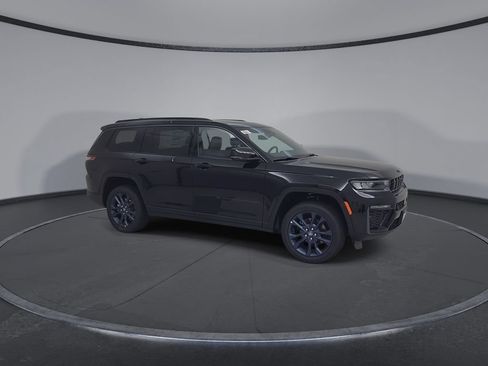 New 2026 Jeep Grand Cherokee L Limited AWD/4WD image 2