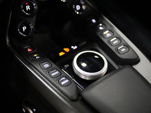 Used 2021 Aston Martin V8 Vantage Coupe RWD image 27