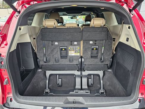 Used 2023 Toyota Sienna Limited AWD/4WD image 16