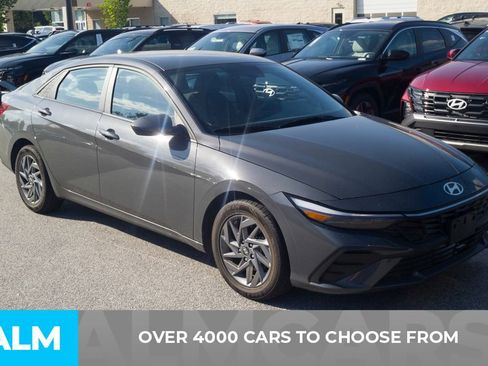 Used 2024 Hyundai Elantra SEL FWD image 2