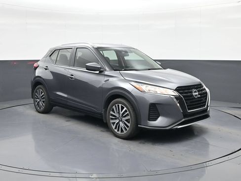 Used 2023 Nissan Kicks SV FWD image 1