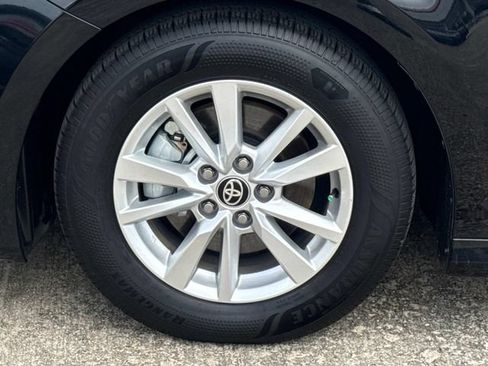 Used 2025 Toyota Camry LE w/ Convenience Package FWD image 5