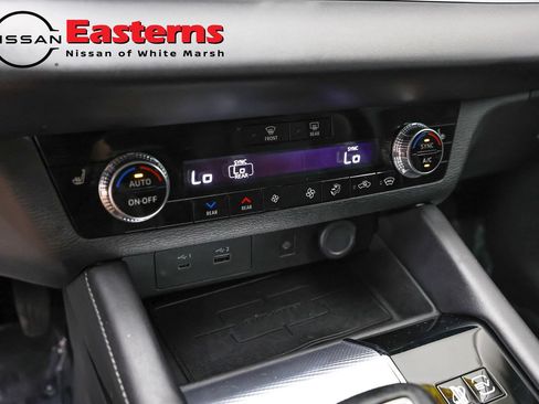 Used 2024 Mitsubishi Outlander SEL AWD/4WD image 17