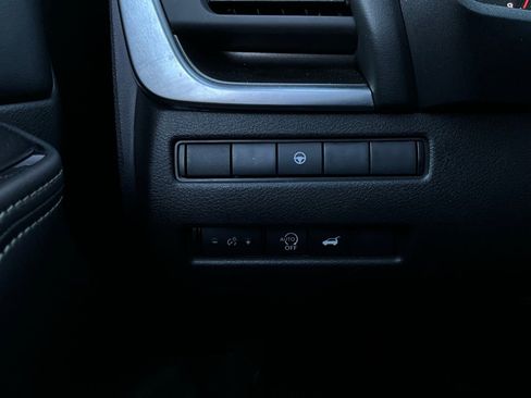 Used 2025 Nissan Rogue SV image 22