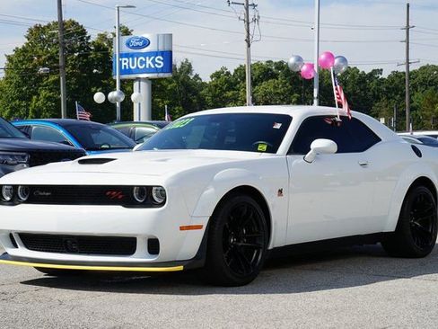 Used 2023 Dodge Challenger R/T Scat Pack RWD image 3
