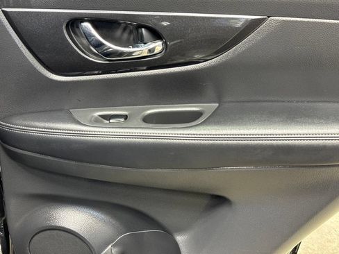 Used 2018 Nissan Rogue SV AWD/4WD image 30