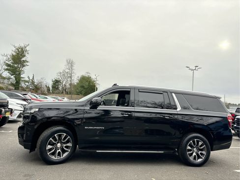 Used 2023 Chevrolet Suburban LT w/ Luxury Package image 7